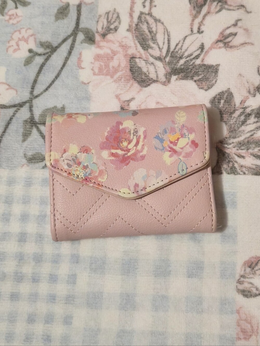 🌸 Luv Betsey by Betsey Johnson Pink Floral Wallet 🎀
